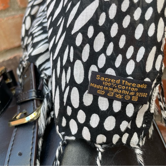 Co-Lab Black Leather Tote w/Adjustable Buckle Strap and Detachable Pouch & Scarf - Picture 9 of 10